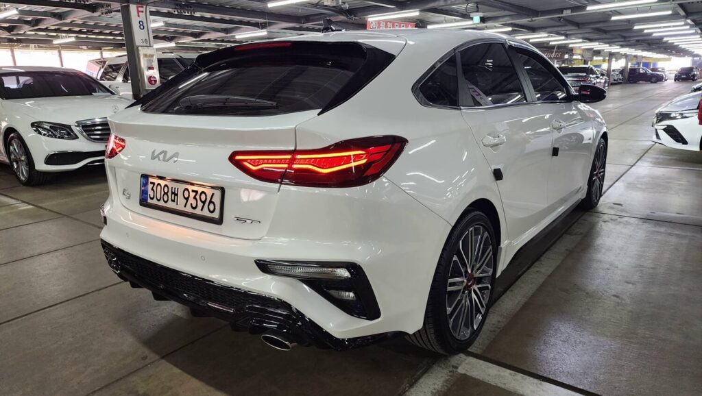 KIA K3 1.6 Turbo GT 5DOOR Signature 2021Y